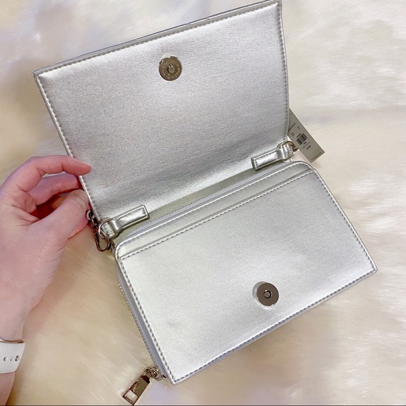 NWT Francesca’s silver quilted wallet/clutch - Picture 3 of 8